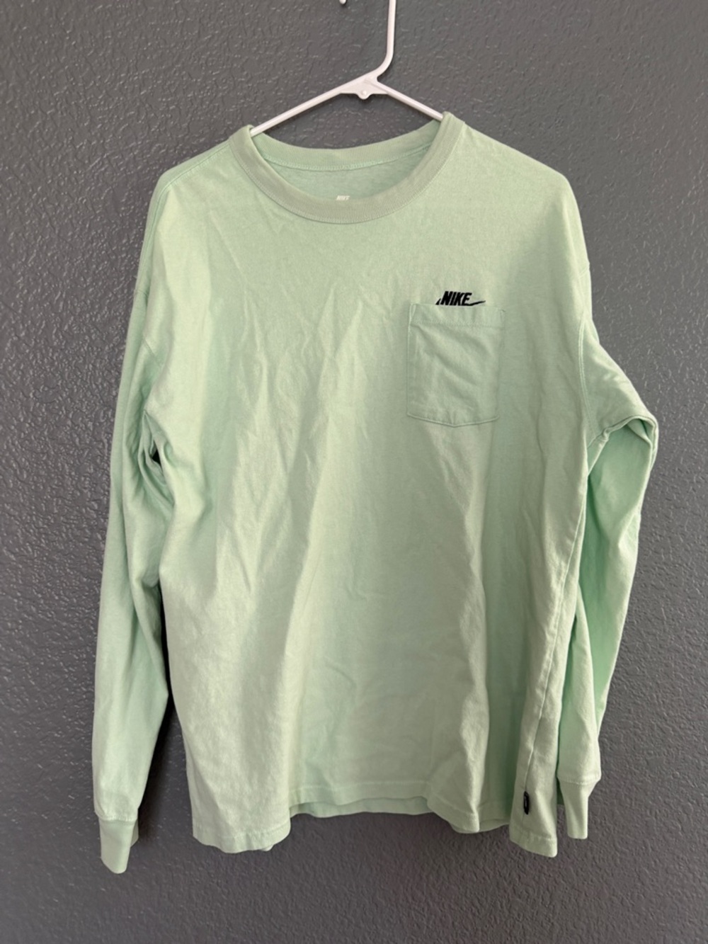 Nike Men’s Long-Sleeve Pocket Tee - Light Mint